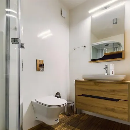 Luxury In Building K55 With Free Garage * Warna