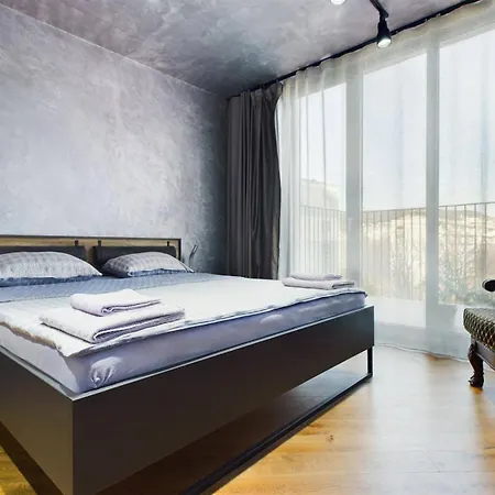 Luxury In Building K55 With Free Garage Warna
