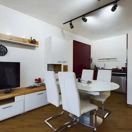 Luxury In Building K55 With Free Garage Apartment Warna