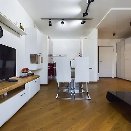 Luxury In Building K55 With Free Garage Apartment Warna